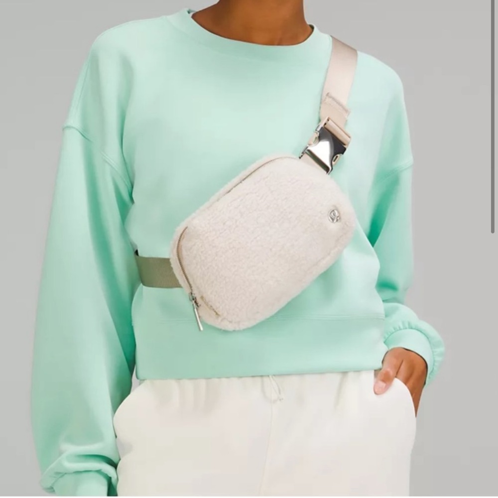 NWT lululemon sherpa belt bag